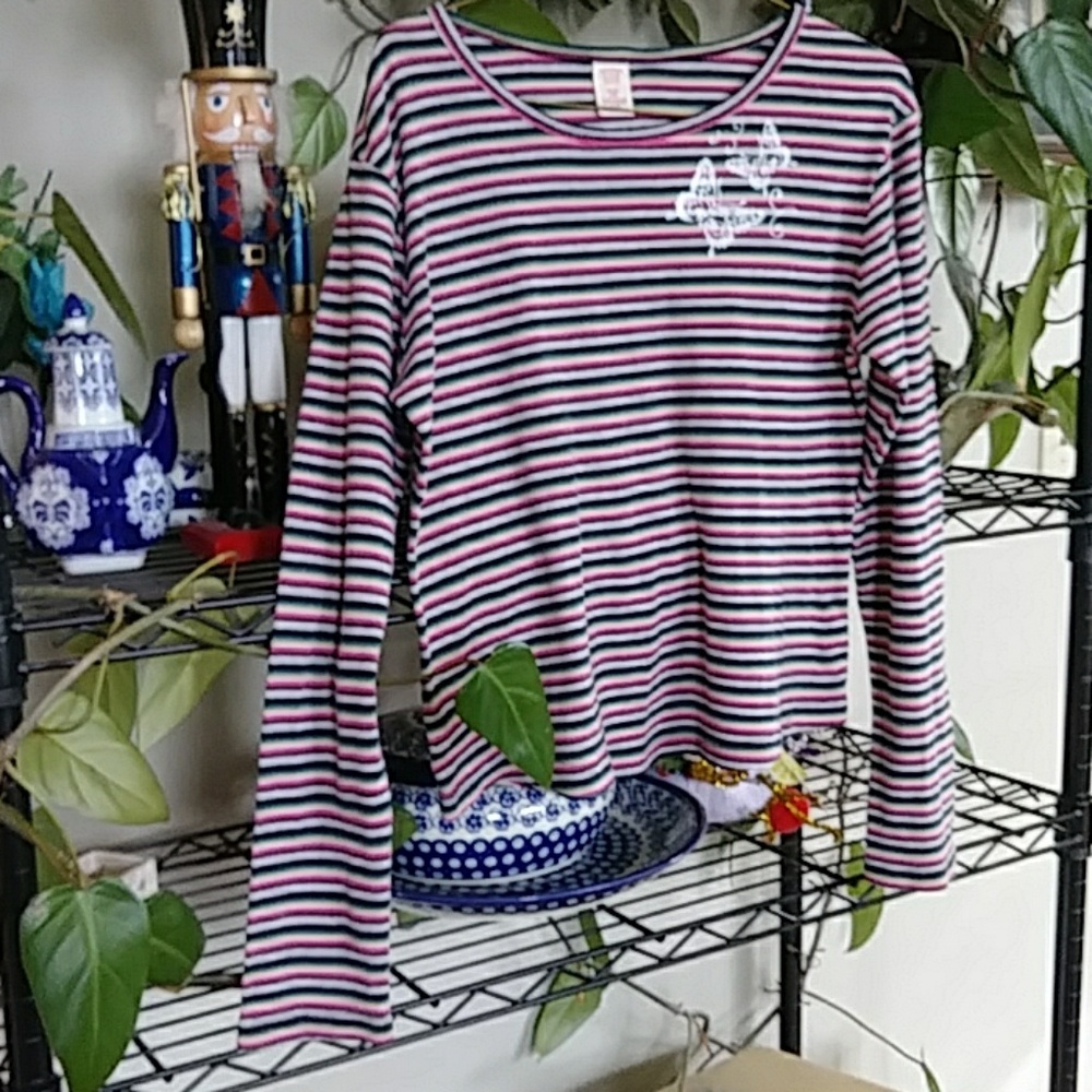 Women's knit pullover, long sleeved tee